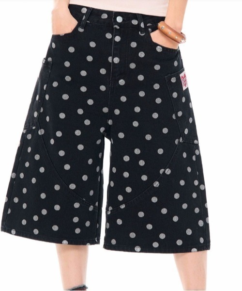 Vipoa(ヴィポア)の「ドット柄ハーフデニムパンツ(デニムパンツ・レディース・ブラック・LARGE/MEDIUM)」の5枚目の写真
