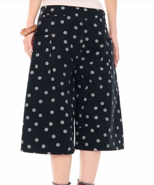 Vipoa(ヴィポア)の「ドット柄ハーフデニムパンツ(デニムパンツ・レディース・ブラック・LARGE/MEDIUM)」の2枚目の写真