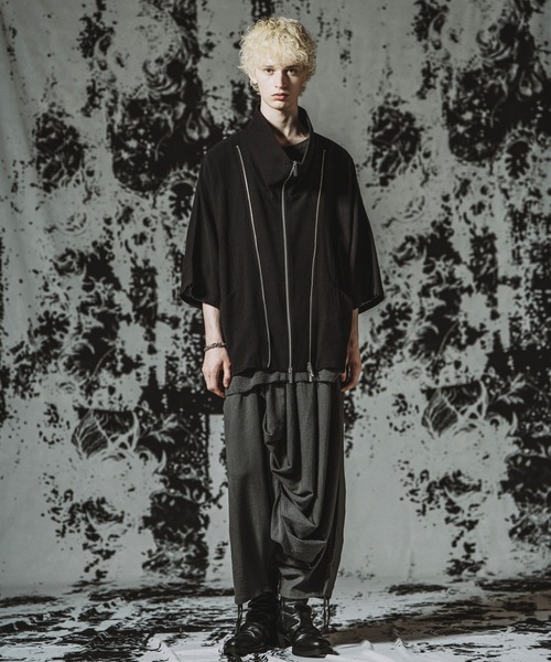 NO ID.（ノーアイディ）の「【NO ID.】Asymmetry Tuck Trousers / アシンメトリー タック トラウザーズ（その他パンツ・メンズ・ライトベージュ/グレー/ブラック・2/1）」の17枚目の写真