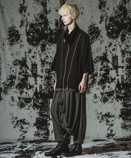 NO ID.（ノーアイディ）の「【NO ID.】Asymmetry Tuck Trousers / アシンメトリー タック トラウザーズ（その他パンツ・メンズ・ライトベージュ/グレー/ブラック・2/1）」の18枚目の写真