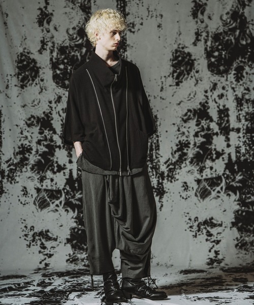 NO ID.（ノーアイディ）の「【NO ID.】Asymmetry Tuck Trousers / アシンメトリー タック トラウザーズ（その他パンツ・メンズ・ライトベージュ/グレー/ブラック・2/1）」の19枚目の写真