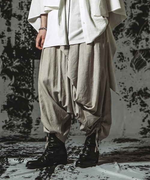 NO ID.（ノーアイディ）の「【NO ID.】Asymmetry Tuck Trousers / アシンメトリー タック トラウザーズ（その他パンツ・メンズ・ライトベージュ/グレー/ブラック・2/1）」の20枚目の写真