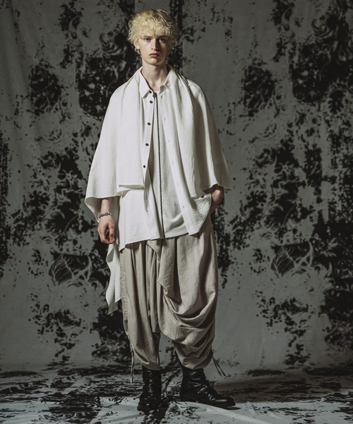 NO ID.（ノーアイディ）の「【NO ID.】Asymmetry Tuck Trousers / アシンメトリー タック トラウザーズ（その他パンツ・メンズ・ライトベージュ/グレー/ブラック・2/1）」の11枚目の写真