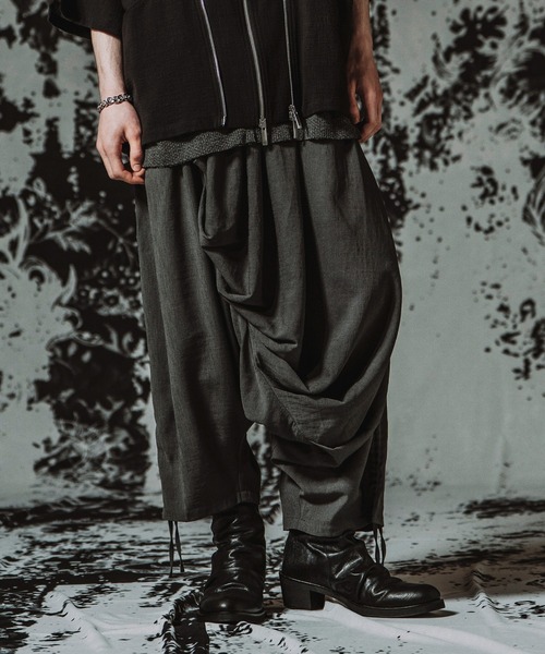 NO ID.（ノーアイディ）の「【NO ID.】Asymmetry Tuck Trousers / アシンメトリー タック トラウザーズ（その他パンツ・メンズ・ライトベージュ/グレー/ブラック・2/1）」の14枚目の写真