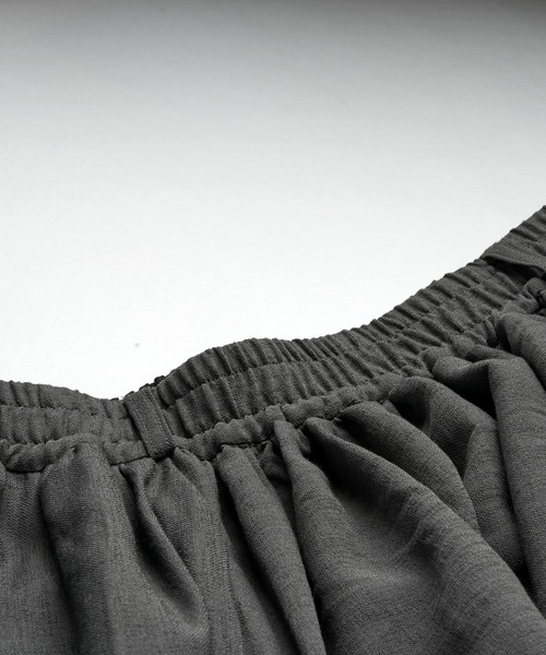 NO ID.（ノーアイディ）の「【NO ID.】Asymmetry Tuck Trousers / アシンメトリー タック トラウザーズ（その他パンツ・メンズ・ライトベージュ/グレー/ブラック・2/1）」の22枚目の写真