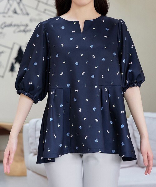 Tiaclasse(ティアクラッセ)の「花柄プリントカットソーチュニック(Tシャツ/カットソー・レディース・ネイビー/アイボリー・XXL/XL)」の14枚目の写真