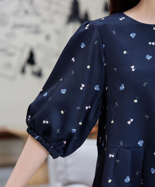 Tiaclasse(ティアクラッセ)の「花柄プリントカットソーチュニック(Tシャツ/カットソー・レディース・ネイビー/アイボリー・XXL/XL)」の19枚目の写真