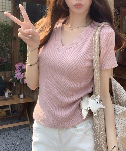 AMAJI(アマジ)の「Vネック ワッフル 半袖Tシャツ(Tシャツ/カットソー・レディース・ライトピンク・SMALL/MEDIUM/LARGE/X-LARGE)」の4枚目の写真