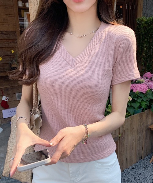 AMAJI(アマジ)の「Vネック ワッフル 半袖Tシャツ(Tシャツ/カットソー・レディース・ライトピンク・SMALL/MEDIUM/LARGE/X-LARGE)」の2枚目の写真