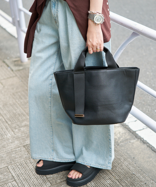 LE TALON（ルタロン）の「《追加 / 大容量&500mlペットボトル収納◎》LE TALON BELT M トート（トートバッグ・レディース・ブラック/アイボリー・FREE）」の3枚目の写真