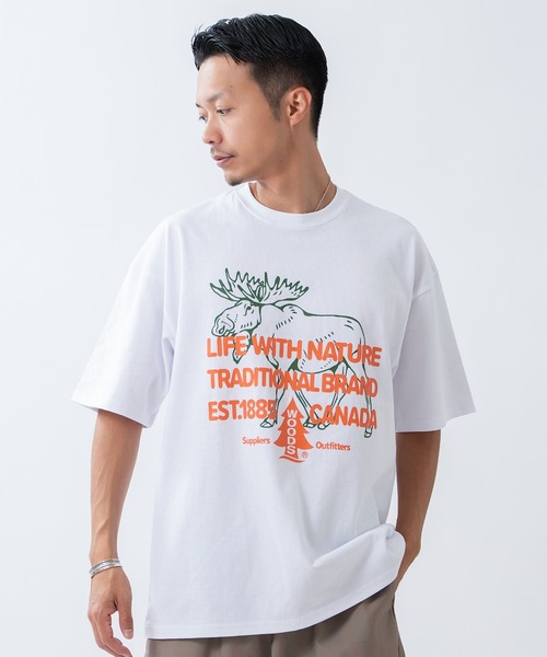 Woods(ウッズ)の「【WOODS】別注 プリント 半袖Tシャツ(Tシャツ/カットソー・メンズ・ブルー系/ホワイト/ブラック/ホワイト系1/ホワイト系/カーキ/ベージュ系1/ブラック系1/ブラック系・SMALL/MEDIUM/LARGE/X-LARGE)」の3枚目の写真