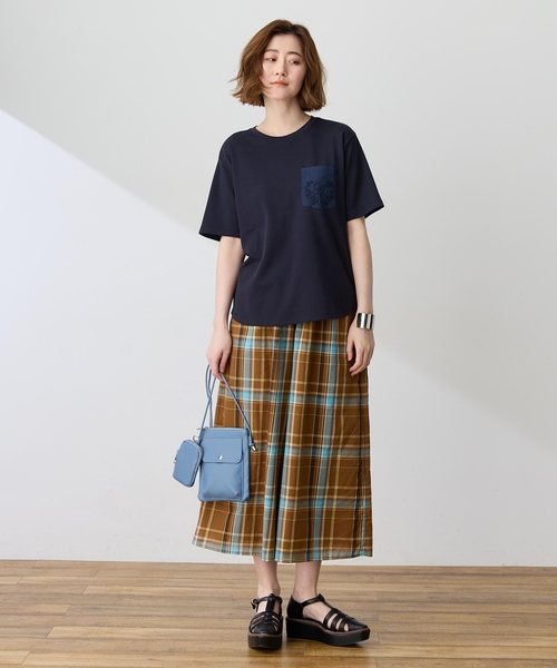 Petit Honfleur（プチオンフルール）の「刺しゅうポケットTシャツ【接触冷感・UVカット・オーガニックコットンブレンド】（Tシャツ/カットソー・レディース・オレンジ/ネイビー/ホワイト・M/L）」の13枚目の写真