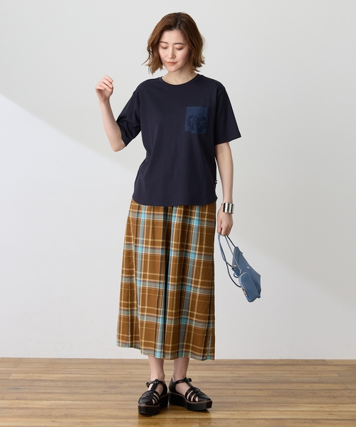 Petit Honfleur（プチオンフルール）の「刺しゅうポケットTシャツ【接触冷感・UVカット・オーガニックコットンブレンド】（Tシャツ/カットソー・レディース・オレンジ/ネイビー/ホワイト・M/L）」の14枚目の写真