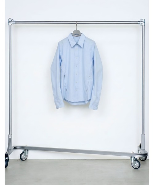 NVRFRGT(ネヴァーフォーゲット)の「PANELLED UTILITY DRESS SHIRT/オーガニックコットン/ボタンフロントシャツ/天然貝釦/NVRFRGT(シャツ/ブラウス・メンズ・ホワイト/サックスブルー/グレー・2/3)」の3枚目の写真