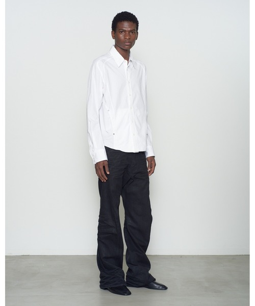 NVRFRGT(ネヴァーフォーゲット)の「PANELLED UTILITY DRESS SHIRT/オーガニックコットン/ボタンフロントシャツ/天然貝釦/NVRFRGT(シャツ/ブラウス・メンズ・ホワイト/サックスブルー/グレー・2/3)」の5枚目の写真