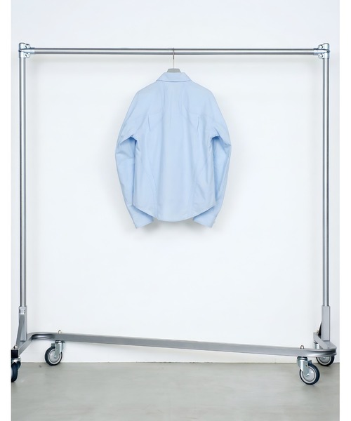 NVRFRGT(ネヴァーフォーゲット)の「PANELLED UTILITY DRESS SHIRT/オーガニックコットン/ボタンフロントシャツ/天然貝釦/NVRFRGT(シャツ/ブラウス・メンズ・ホワイト/サックスブルー/グレー・2/3)」の9枚目の写真