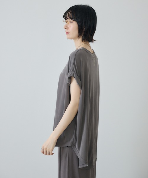 Paradise Picnic(パラダイスピクニック)の「ROSIEE ソフト風合いフロッキーTシャツ(Tシャツ/カットソー・レディース・モカ/ブラック・FREE)」の5枚目の写真