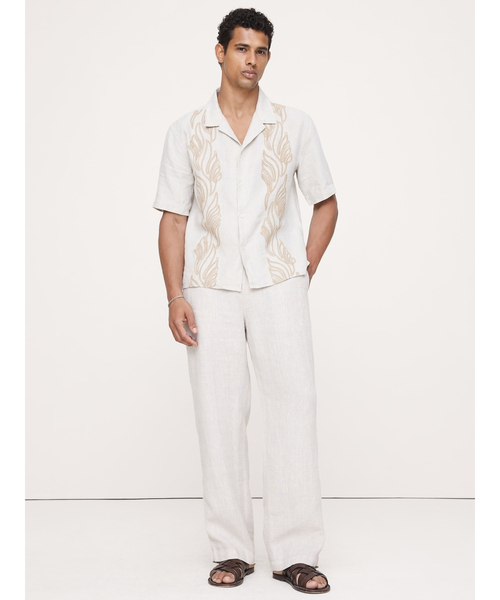 Banana Republic(バナナリパブリック)の「リラックスフィット エンブロイダリー リネン リゾートシャツ(シャツ/ブラウス・メンズ・ベージュ/ホワイト・S/M/L/XL)」の1枚目の写真