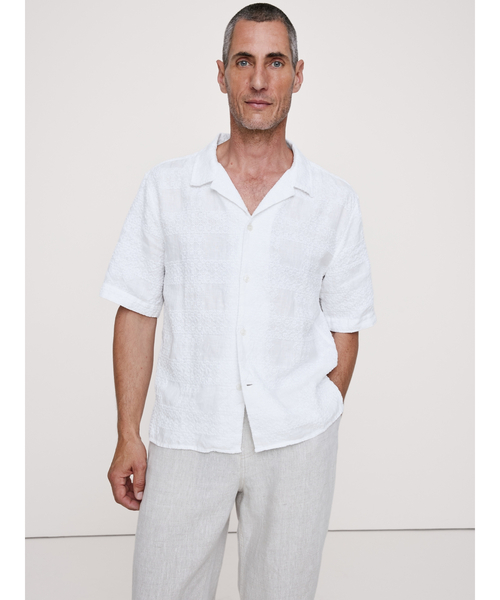 Banana Republic(バナナリパブリック)の「リラックスフィット エンブロイダリー リネン リゾートシャツ(シャツ/ブラウス・メンズ・ベージュ/ホワイト・S/M/L/XL)」の2枚目の写真