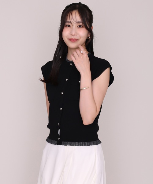MISCH MASCH(ミッシュマッシュ)の「2026秋冬新作 シアーレイヤード裾フリルニットベスト(ニット/セーター・レディース・ライトグレー/ブラック/ピンク・フリ-)」の2枚目の写真