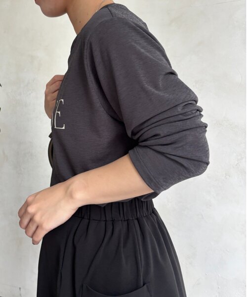 Jena espace merveilleux（ジェナ　エスパスメルヴェイユ）の「シアーロゴカットソー（Tシャツ/カットソー・レディース・ベージュ/オフホワイト/チャコールグレー・FREE）」の7枚目の写真
