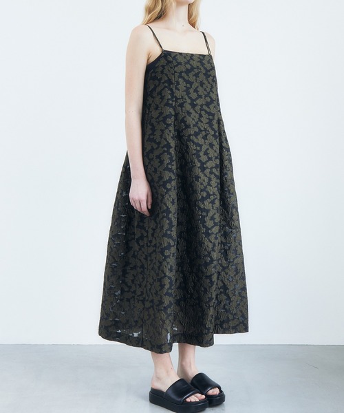 LE CIEL BLEU(ルシェルブルー)の「ボリューミナスジャカードキャミドレス / Voluminous Jacquard Cami Dress(ワンピース・レディース・カーキ・36/38)」の6枚目の写真