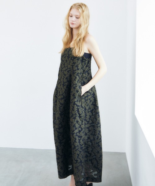 LE CIEL BLEU(ルシェルブルー)の「ボリューミナスジャカードキャミドレス / Voluminous Jacquard Cami Dress(ワンピース・レディース・カーキ・36/38)」の4枚目の写真