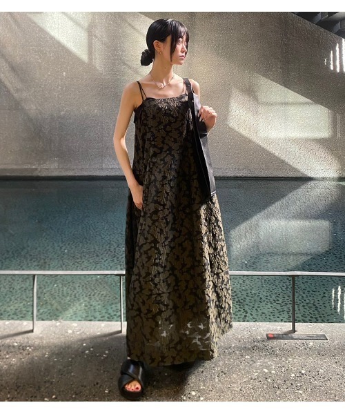 LE CIEL BLEU(ルシェルブルー)の「ボリューミナスジャカードキャミドレス / Voluminous Jacquard Cami Dress(ワンピース・レディース・カーキ・36/38)」の14枚目の写真