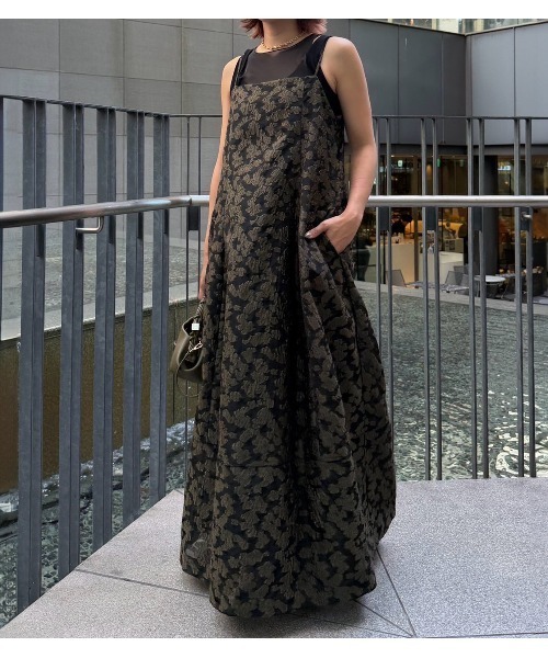 LE CIEL BLEU(ルシェルブルー)の「ボリューミナスジャカードキャミドレス / Voluminous Jacquard Cami Dress(ワンピース・レディース・カーキ・36/38)」の15枚目の写真