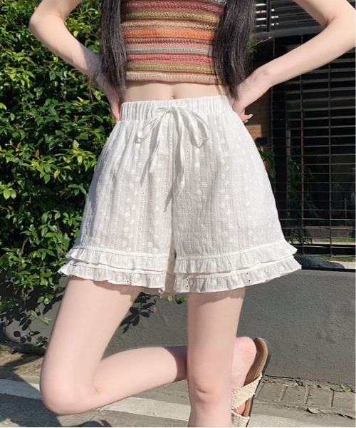 &soiree(アンドソワレ)の「裾フリルレイヤードレースデザインショートパンツ(その他パンツ・レディース・ホワイト・FREE)」の2枚目の写真
