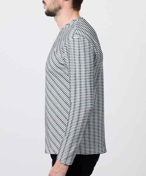 HIDEAWAYS NICOLE(ハイダウェイニコル)の「ブリスターチェックジャカードVネックプルオーバー(Tシャツ/カットソー・メンズ・ライトグレー/ブルー/ブラック×ホワイト/チャコールグレー×ブラック・LARGE/MEDIUM/X-LARGE)」の10枚目の写真