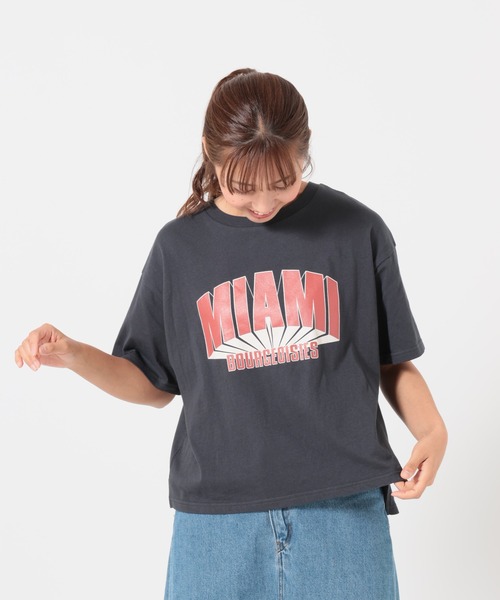 HEART MARKET(ハートマーケット)の「MIAMIワイドなプリントT(Tシャツ/カットソー・レディース・イエロー/ナチュラル/チャコール/レッド・MEDIUM/LARGE)」の1枚目の写真