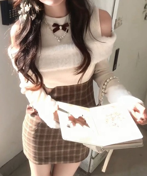 ＆soiree（アンドソワレ）の「レイヤード風オフショルニットトップス（ニット/セーター・レディース・オフホワイト・LARGE/MEDIUM/SMALL）」の3枚目の写真