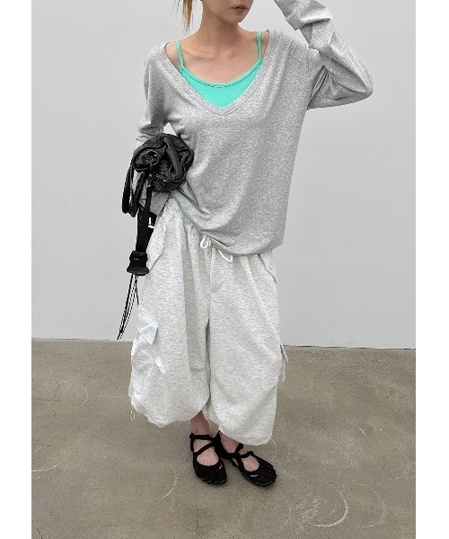 BLACKUP（ブラックアップ）の「[MADE] ジュネーブディープVネックオーバーフィット長袖Tシャツ（Tシャツ/カットソー・レディース・カーキ/グレー/チャコール・FREE）」の21枚目の写真