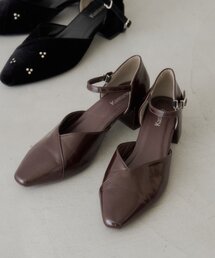 クロスストラップパンプス