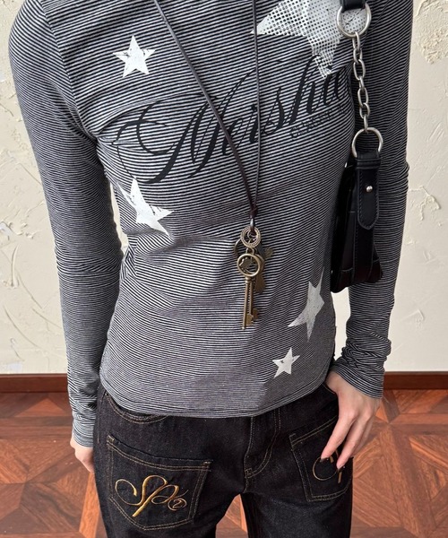 SHERU(シェル)の「星柄ロゴストライプ細身ロングスリーブトップス(Tシャツ/カットソー・レディース・ブラック・M)」の9枚目の写真