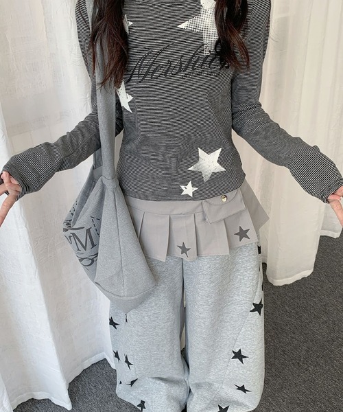 SHERU(シェル)の「星柄ロゴストライプ細身ロングスリーブトップス(Tシャツ/カットソー・レディース・ブラック・M)」の13枚目の写真