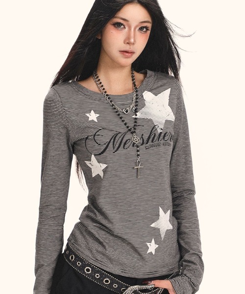 SHERU(シェル)の「星柄ロゴストライプ細身ロングスリーブトップス(Tシャツ/カットソー・レディース・ブラック・M)」の3枚目の写真