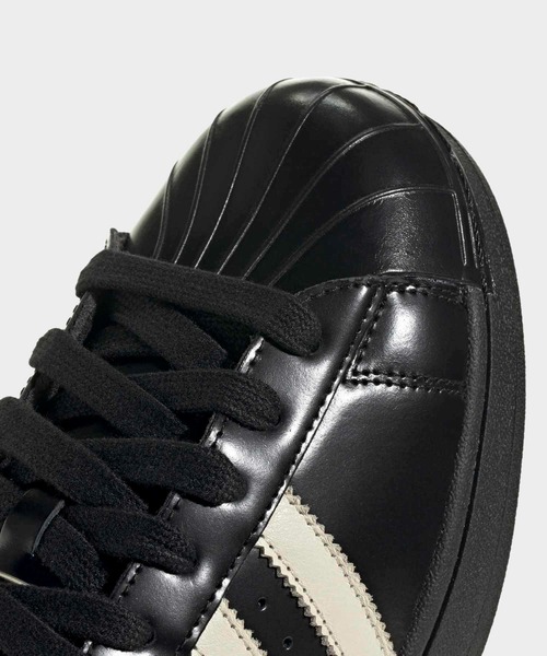 adidas(アディダス)の「スーパースターII / SUPERSTAR II / アディダスオリジナルス adidas Originals(スニーカー・メンズ・ブラック・22.0cm/27.5cm/27.0cm/26.5cm/30.0cm/25.0cm/24.5cm/24.0cm/23.5cm/23.0cm/22.5cm/29.5cm/29.0cm/28.5cm/28.0cm/26.0cm/25.5cm)」の2枚目の写真