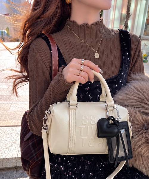 lulufa（ルルファ）の「ヴィンテージライク型押しチャーム付き2WAYミニボストンバッグ（ボストンバッグ・レディース・ダークブラウン/オフホワイト/ブラック/ワイン・FREE）」の2枚目の写真