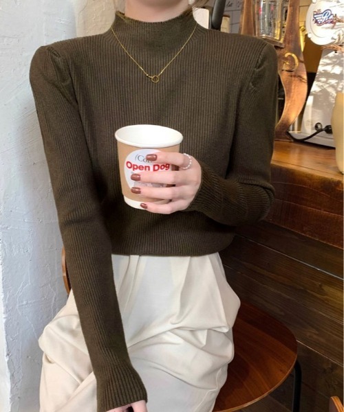 kirakiraShop(キラキラショップ)の「ボリューム ショルダー ハイネック リブ ニット(ニット/セーター・レディース・ベージュ/ブラック/オフホワイト/ブラウン・FREE)」の3枚目の写真