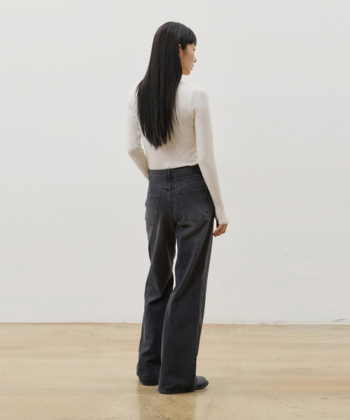 RYUL+WAI(リュルアンドワイ)の「デニム ワイドフィット セミ bootカット パンツ ブラック F6(デニムパンツ・レディース・その他・SMALL/MEDIUM)」の3枚目の写真