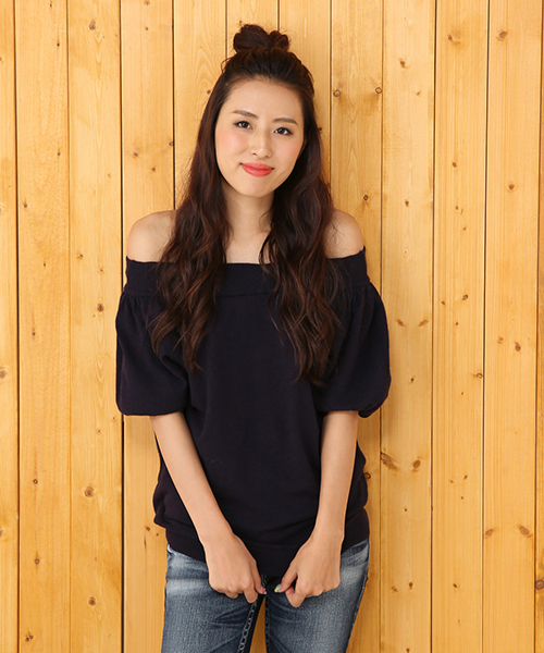 RODEO CROWNS WIDE BOWL（ロデオクラウンズワイドボウル）の「パフスリーブ オフショル トップス（ニット/セーター・レディース・ピンク/ホワイト/ネイビー・SMALL/MEDIUM）」の2枚目の写真