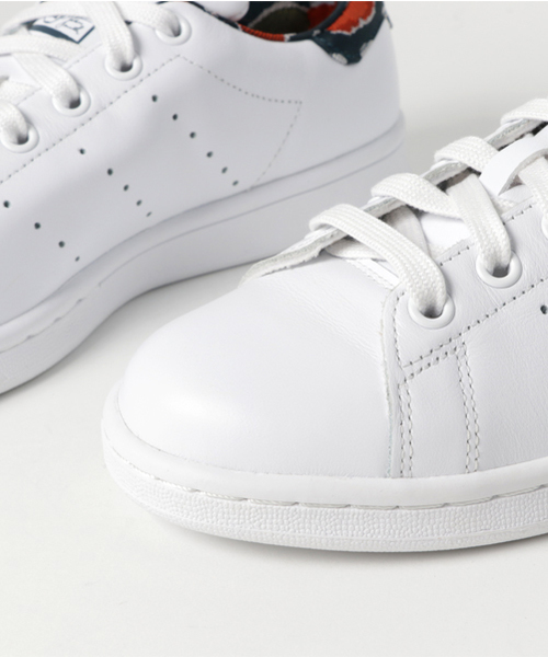 adidas（アディダス）の「オリジナルス スタンスミス [STAN SMITH W]（スニーカー・レディース・ホワイト×グリーン・22.0cm/23.0cm/23.5cm/22.5cm/25.5cm/24.0cm/25.0cm/24.5cm）」の6枚目の写真