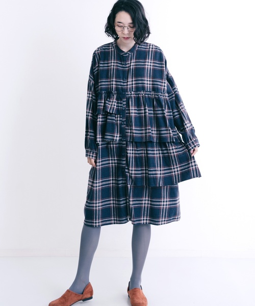 MERLOT（メルロー）の「チェック柄アシメティアードフリルシャツワンピース1085（シャツワンピース・レディース・ネイビー/ワイン/ベージュ・FREE）」の3枚目の写真