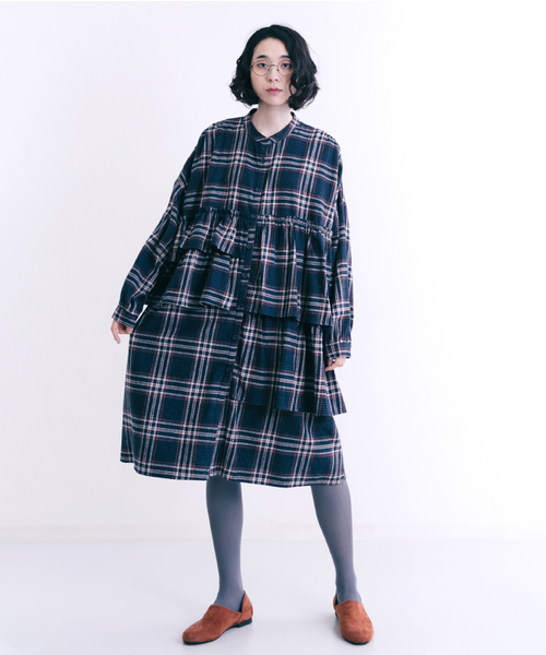 MERLOT（メルロー）の「チェック柄アシメティアードフリルシャツワンピース1085（シャツワンピース・レディース・ネイビー/ワイン/ベージュ・FREE）」の11枚目の写真