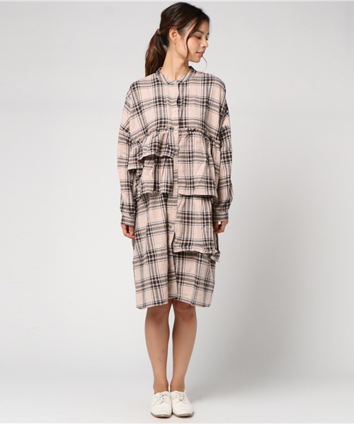 MERLOT（メルロー）の「チェック柄アシメティアードフリルシャツワンピース1085（シャツワンピース・レディース・ネイビー/ワイン/ベージュ・FREE）」の4枚目の写真