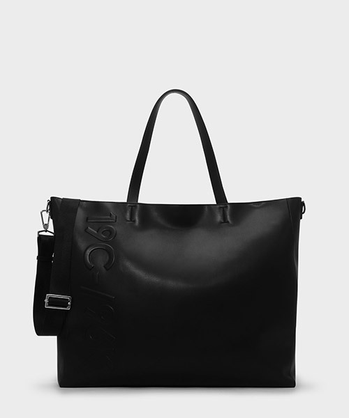 CHARLES & KEITH(チャールズ & キース)の「エンボストートバッグ / EMBOSSED TOTE BAG(トートバッグ・レディース・ブラック/ホワイト・XL)」の2枚目の写真