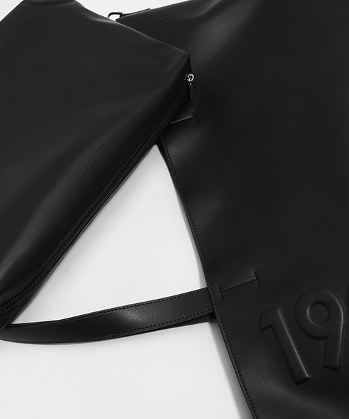 CHARLES & KEITH(チャールズ & キース)の「エンボストートバッグ / EMBOSSED TOTE BAG(トートバッグ・レディース・ブラック/ホワイト・XL)」の10枚目の写真