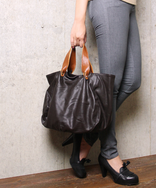 NANO universe(ナノユニバース)の「LN/ポーチ付Mini Tote Bag(トートバッグ・レディース・ブラック/キャメル/ダークブラウン・FREE)」の2枚目の写真